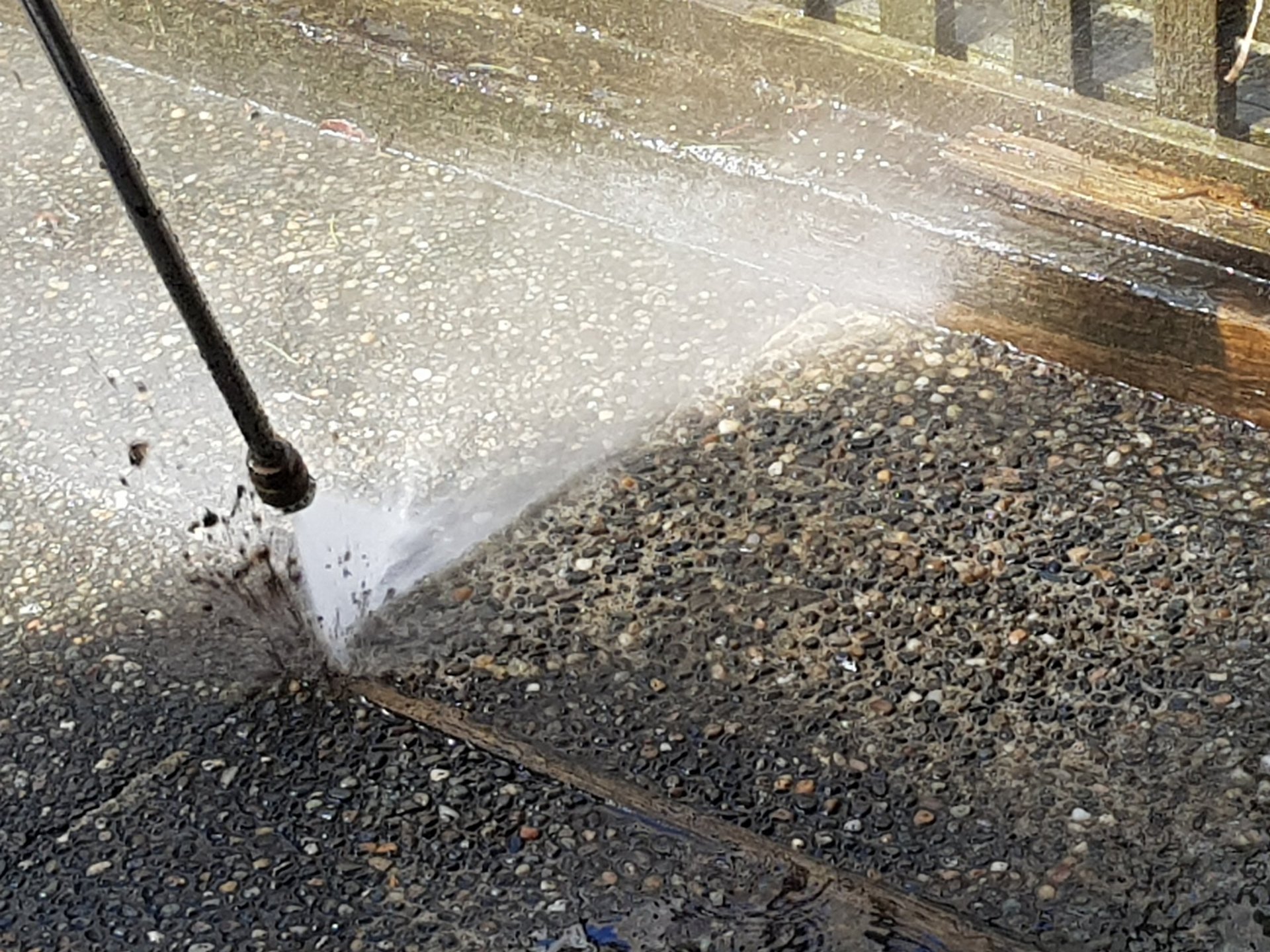 Removal of mud and dirt with pressure washing